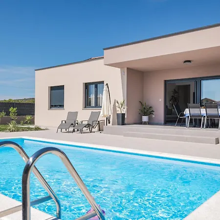 Mindula Zadarvillas *