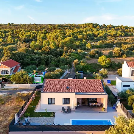 Mindula Zadarvillas Vila