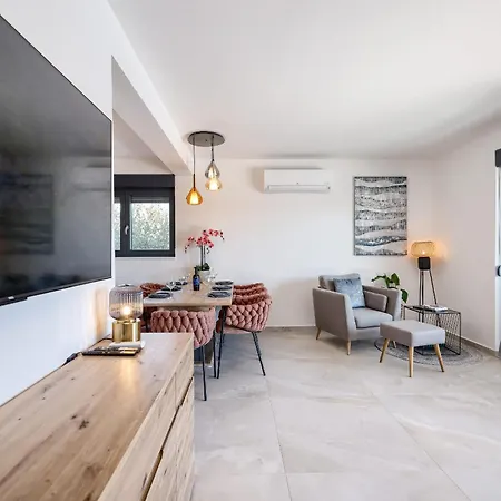 Mindula Zadarvillas Vila *