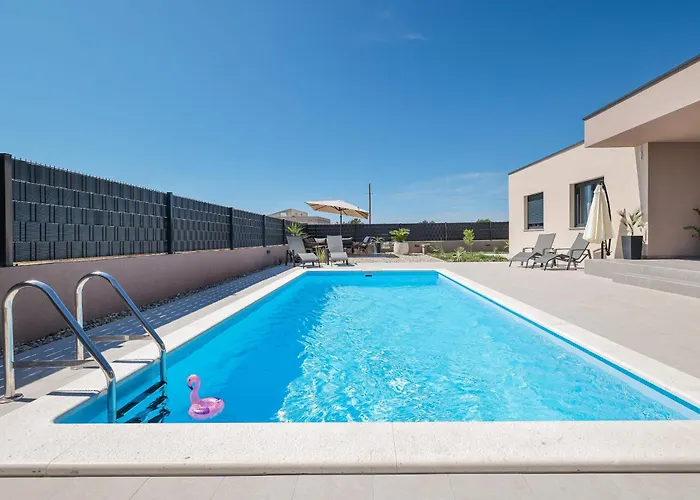 Mindula Zadarvillas Вилла *