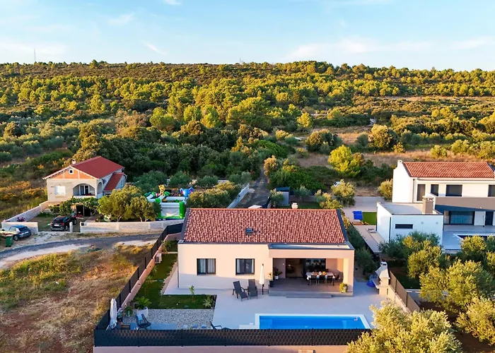 Mindula Zadarvillas Вилла