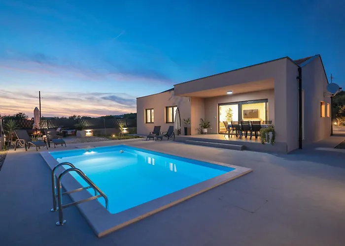 Mindula Zadarvillas Вилла *