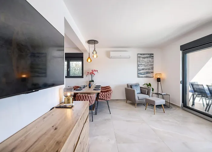 Mindula Zadarvillas Вилла *